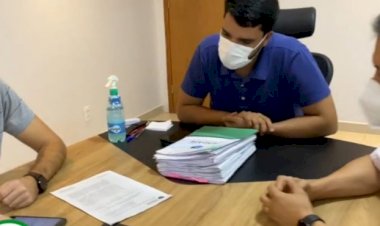 MARDEN JÚNIOR REUNE COM VEREADOR RAIMUNDO NETO PARA TRATAR DO PROJETO ENVIADO PARA CÂMARA MUNICIPAL DE COBRIR, INTEGRALMENTE, REAJUSTE DE 4% NA ALÍQUOTA DA APOSENTADORIA DOS SERVIDORES