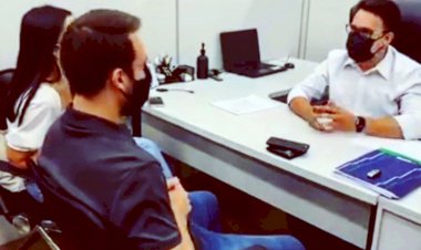 GUSTAVO QUEIRÓZ ASSINA CARTA DE INTENÇÕES COM BEBIDAS FIU-FIU PARA INSTALAR INDÚSTRIA, EM TRINDADE