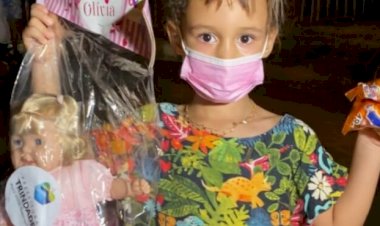 MARDEN JÚNIOR COMANDA CARAVANA NATAL SOLIDÁRIO E PERCORRE 11 BAIRROS NA REGIÃO LESTE PARA ENTREGA DE BRINQUEDOS