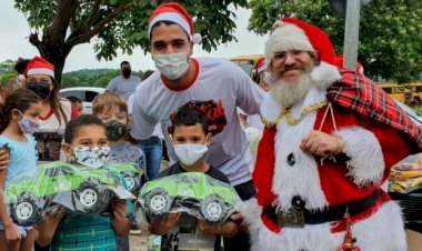 PREFEITURA DE TRINDADE LEVOU CARAVANA DE NATAL A MAIS QUATRO PONTOS DE TRINDADE NA MANHÃ DE SEXTA-FEIRA
