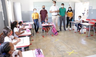 MARDEN JÚNIOR VISITA ESCOLAS MUNICIPAIS NA VOLTA ÀS AULAS PRESENCIAIS EM TRINDADE