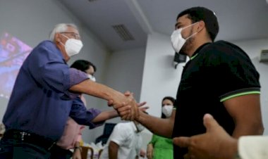 MARDEN JÚNIOR PRESTIGIA REUNIÃO DE PREFEITOS EM CELEBRAÇÃO PELOS 60 ANOS DE VANDO VÍTOR, PREFEITO DE PALMEIRAS DE GOIÁS