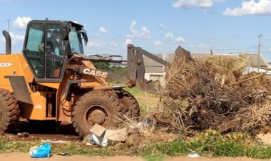 MARDEN JÚNIOR DETERMINA CONTINUIDADE DE FRENTES DE SERVIÇOS PARA TAPA-BURACOS, ROÇAGEM E RETIRADA DE ENTULHOS EM TRINDADE