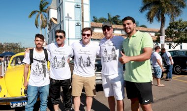 PREFEITURA DE TRINDADE APOIA ROMARIA SOLIDÁRIA DE CARROS ANTIGOS