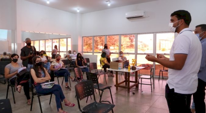 NO CEU DAS ARTES, PREFEITO PARTICIPA DE LANÇAMENTO DO CURSO COMO FOTOGRAFAR COM CELULAR