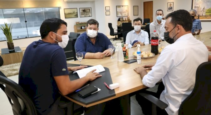 MARDEN JÚNIOR APRESENTA AO IPHAN PRIMEIRA OBRA DO PROJETO POESIA NOS MUROS