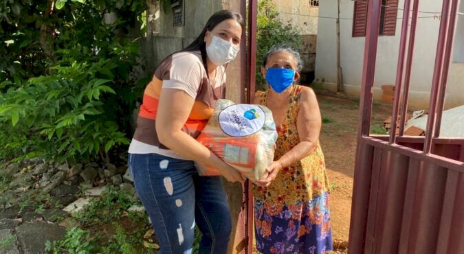 GABRIELA ALVES ENTREGA CESTAS DE ALIMENTOS A FAMÍLIAS DA VILA PERPÉTUO SOCORRO