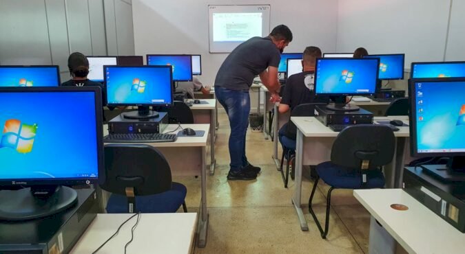 SECRETARIA DE TRABALHO ABRE ANO COM VAGAS EM CURSOS PROFISSIONALIZANTES PARA MORADORES DE TRINDADE