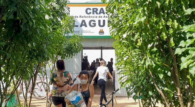 GABRIELA ALVES PROMOVE ENTREGA DE CESTAS JUNTO COM ATUALIZAÇÃO DE CADASTROS DE PROGRAMAS SOCIAIS