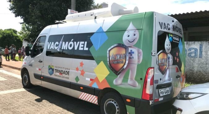 POR DETERMINAÇÃO DO PREFEITO MARDEN JÚNIOR, VAN PARA VACINAÇÃO MÓVEL FAZ ATENDIMENTO NO PONTAKAYANA DURANTE FRENTES DE SERVIÇOS PÚBLICOS