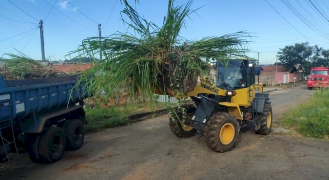 AS FRENTES DE SERVIÇOS DO PROGRAMA PREFEITURA TRABALHANDO POR VOCÊ CONTINUAM A TODO VAPOR ATUANDO EM BAIRROS DE TRINDADE