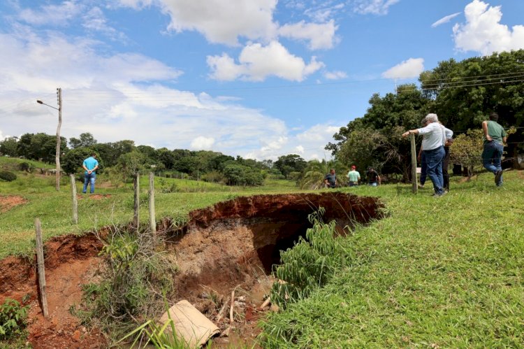 PREFEITURA DE TRINDADE VAI RECUPERAR VALA DE ESCOAMENTO DE REPRESA DO CÓRREGO ANIL