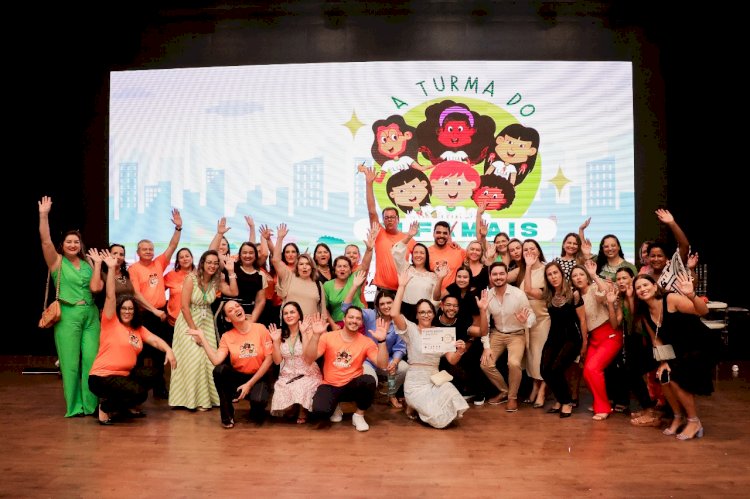 TRINDADE RECEBE PREFEITOS E SECRETÁRIOS DE EDUCAÇÃO EM SOLENIDADE DO PROGRAMA ALFAMAIS GOIÁS